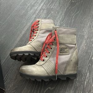 Sorel Lexie Wedge size 7.5
